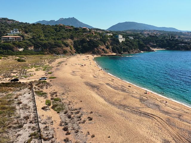 Plage en colo de vacances en Corse cet été
