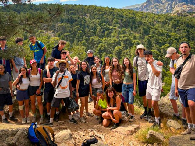 Groupe ados en colo de vacances en Corse cet été