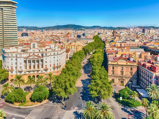 Rue de Barcelone en colo de vacances cet été