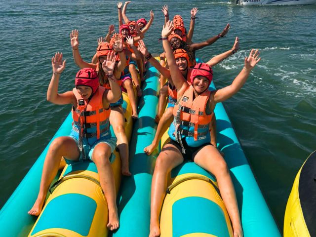 Bouée tractée en colo de vacances cet été en Espagne