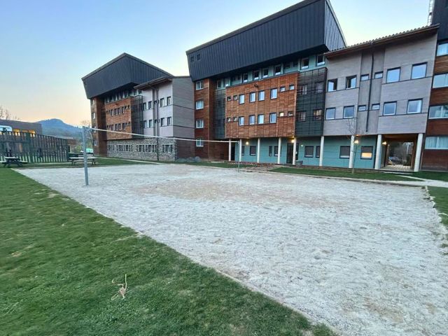 Terrain de beach volley en colo de vacances volley cet été à Yssingeaux
