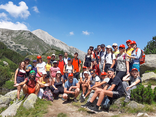 ados en randonnée en bulgarie voyage colonie de vacances été