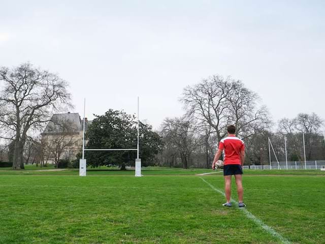 Entrainement de rugby en colonie