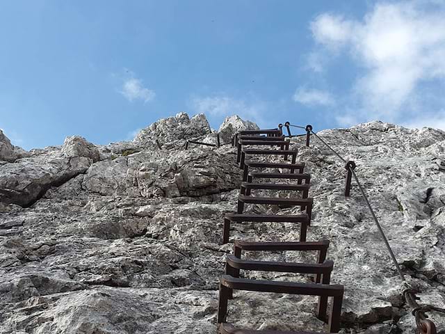 Passage via ferrata en colonie de vacances