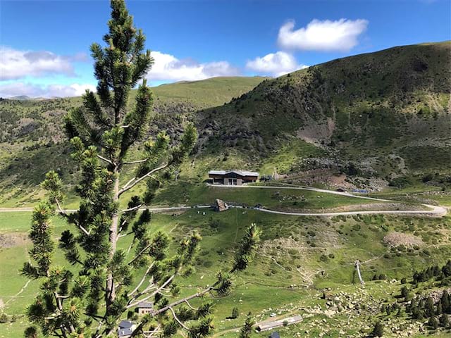 Paysage observé lors de la colo itinérante dédiée à la découverte des Pyrénées et réservée aux 14-17ans