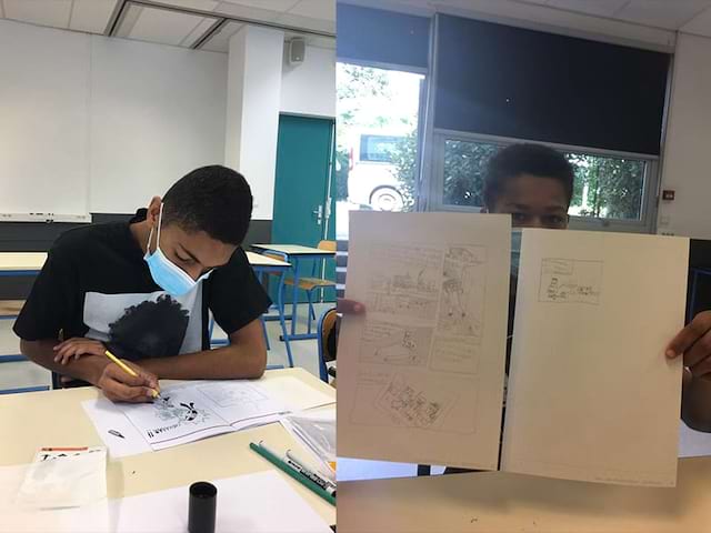 Enfant apprenant à dessiner