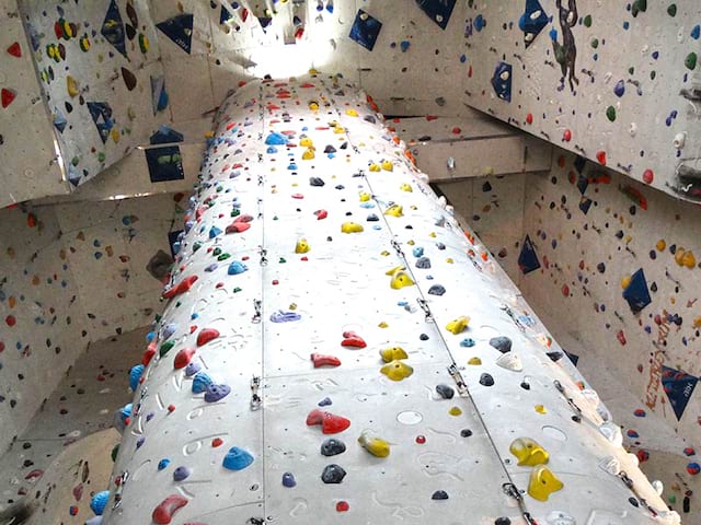 mur d'escalade pour enfants et ados en colonie de vacances