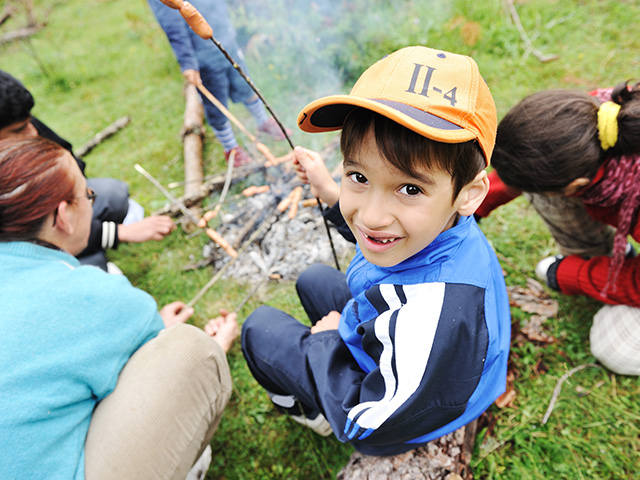 feu de camp chamallow colonie de vacances été