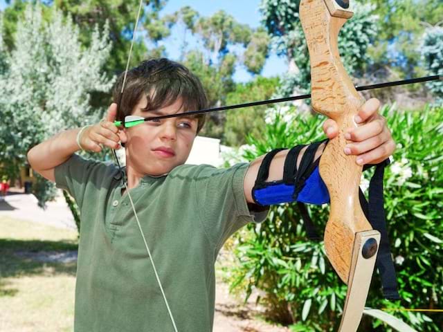 Activité tir à l'arc cet été en colo de vacances multi activités en pleine nature