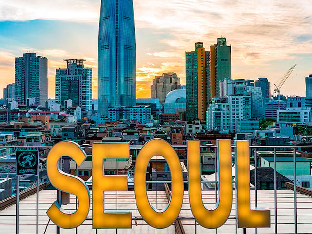 enseigne lumineuse seoul en colonie de vacances en Corée