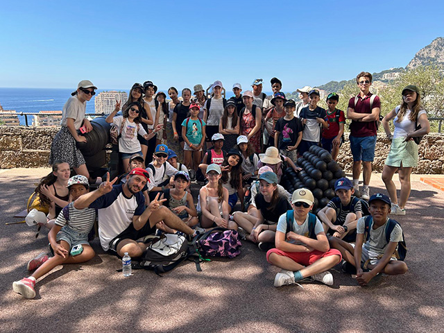 photographie de groupe lors d'une colo dans la cote d'azur été