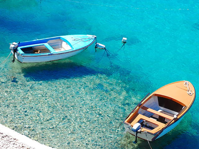 Bateau eau turquoise croatie road trip été