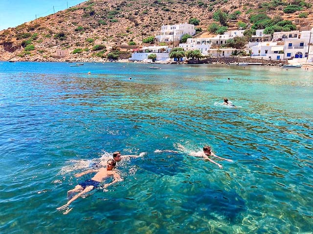 baignade ados grèce cyclades