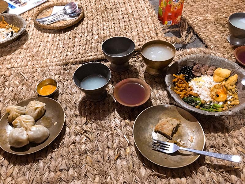 Repas typique au Népal en colonie de vacances pour les 15-17 ans cet été