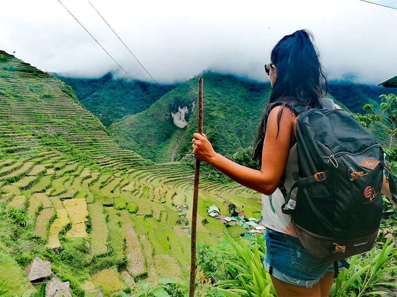 adolescente randonnée paysage tropical philippines