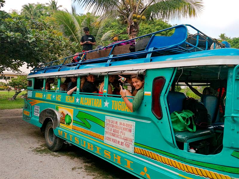 voyage philippines ados en colonie de vacances minibus coloré