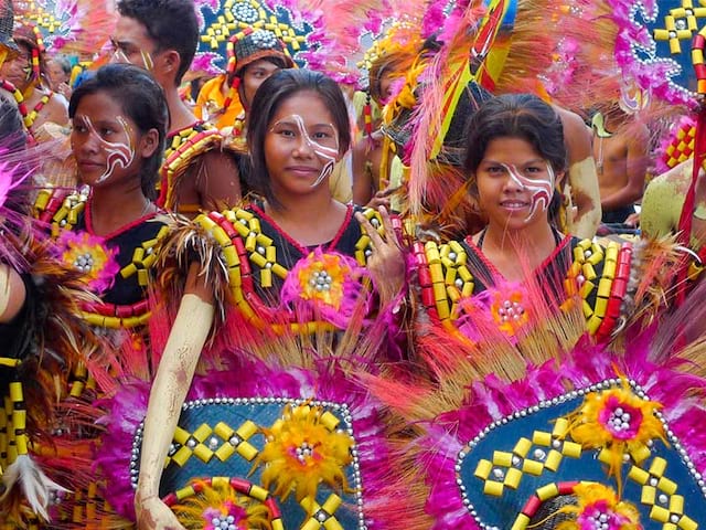 femmes habits traditionnels philippines été