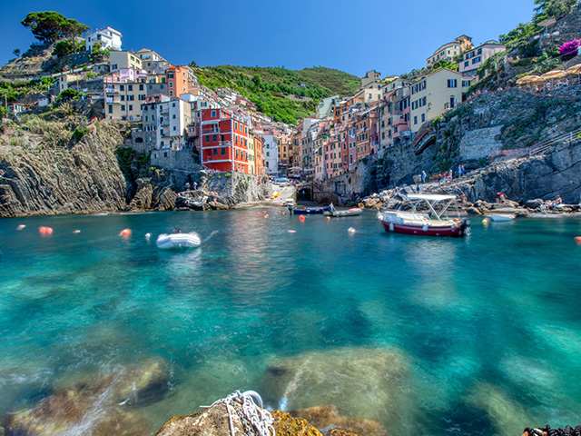 plage bord de mer falaise italie village