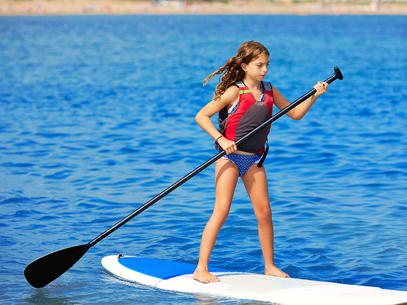 Stand up paddle en colo de vacances cet été