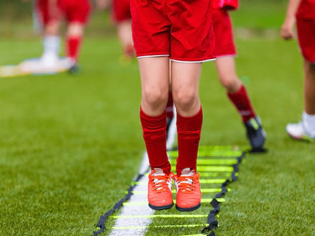 Jeux de foot en colos de vacances Foot Ados