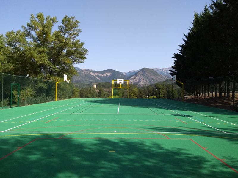 Terrain autour du centre de vacances où a lieu la colo de vacances Foot Juniors cet été