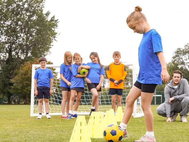 Fillettes football colonie de vacances sportive