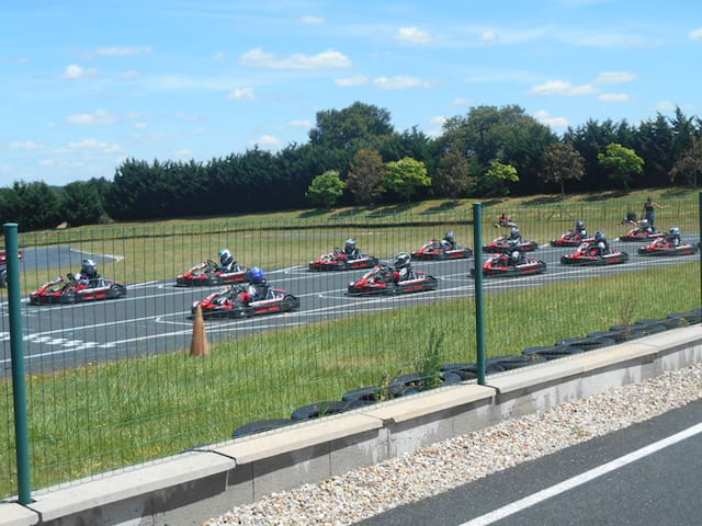 circuit de karting pour enfants en colonie de vacances