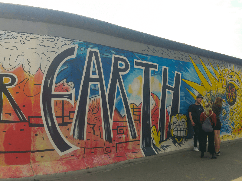 Graffiti à Berlin en colo de vacances itinérante en Europe