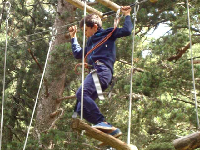 enfant accrobranche été montagne