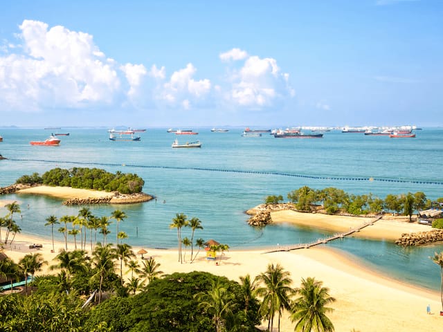 Plage de siloso sur l'île de sentosa à Singapour en colo de vacances cet été