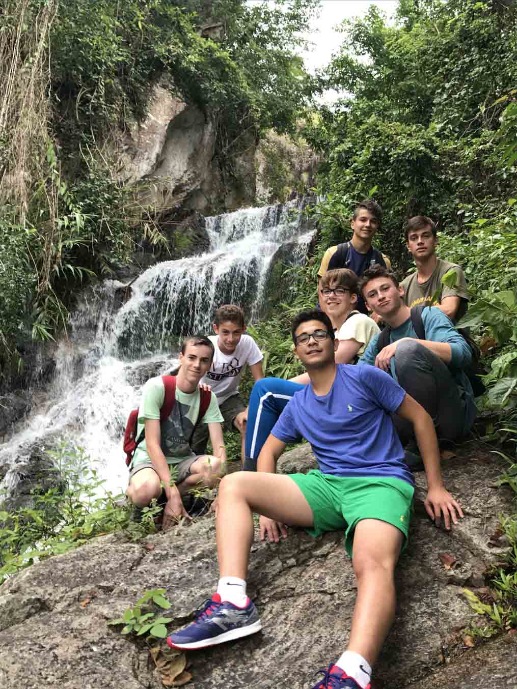 adolescents en colonies de vacances en Malaisie été juillet aout