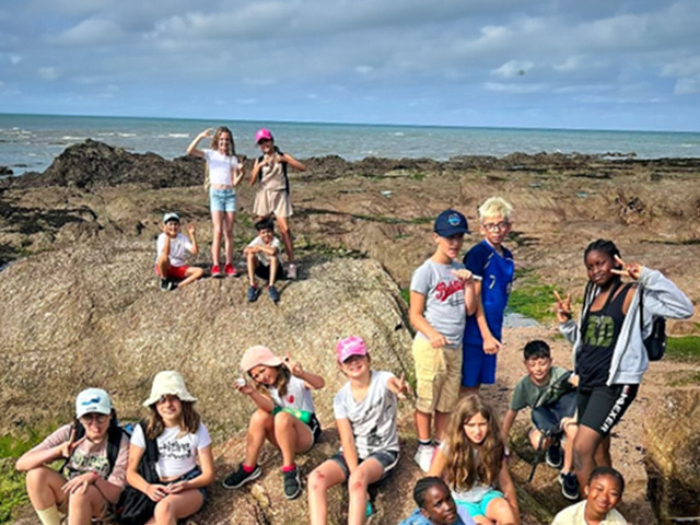 randonnée pédestre pour explorer la côte vendéenne lors d'un séjour enfants