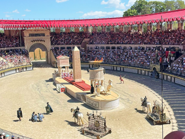 arènes du puy du fou classé dans le top trois mondial des parcs à thèmes