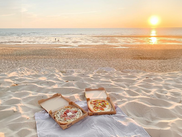 pizza et coucher de soleil en colo jeunes en espagne
