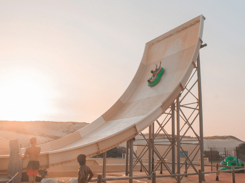 Rampe de skate en colonie de vacances Surf Camp de cet été  