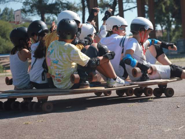 Jeunes en colonie de vacances Skate pour ados et pré ados cet été