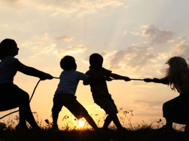 enfants jeu de la corde basque 