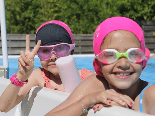 Activité piscine lors de la colo de vacances Equitation cet été 