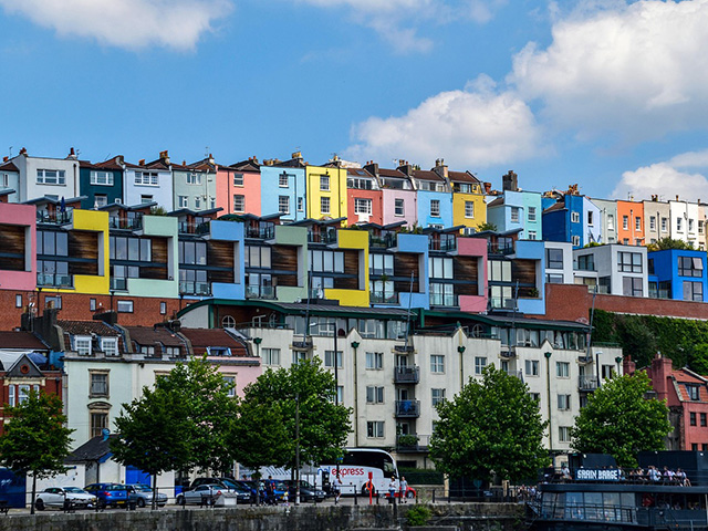 maisons colorées à bristol colo de vacances ados