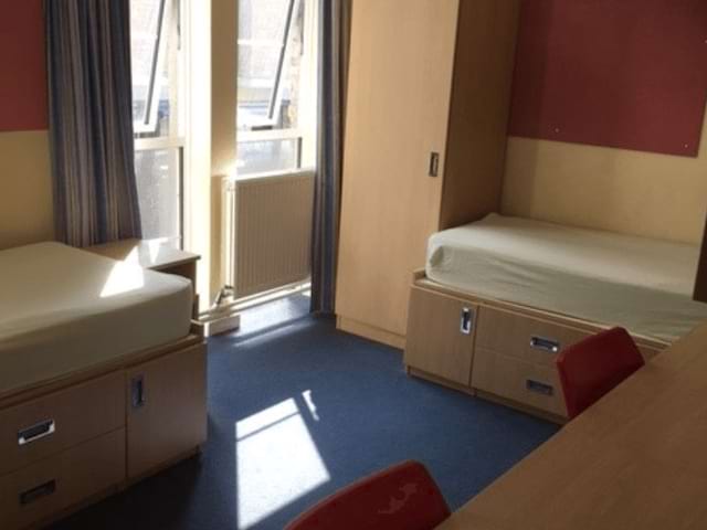 Chambre du centre de colo de vacances en Angleterre cet été
