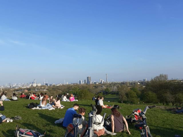 Point de vue à Londres cet été où les jeunes ont pu se détendre 