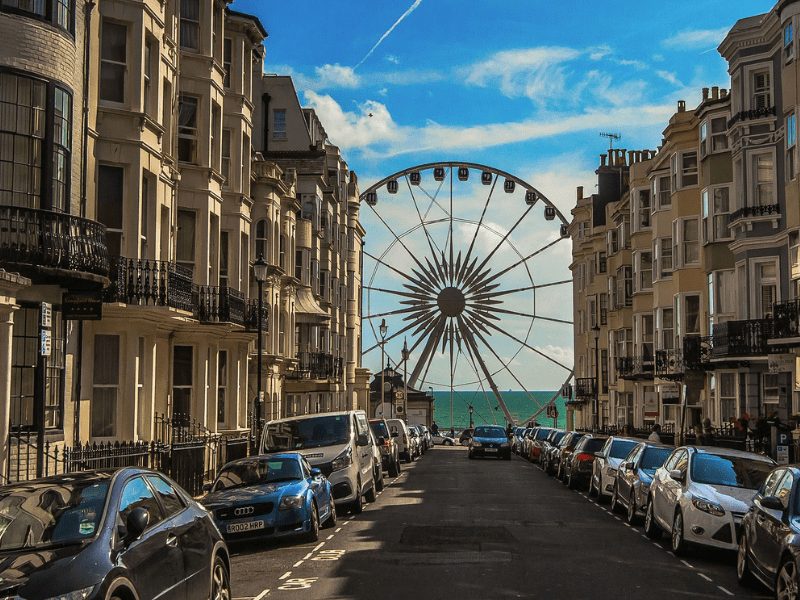Vue sur la roue de Brighton en colo de vacances à Londres durant les vacances d'été pour les 12-17 ans