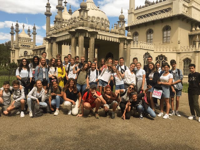 Groupe d'ados en colo de vacances à Londres cet été