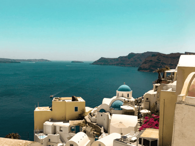 Belle vue en Grèce, à Santorin en colo de vacances cet été spéciale Ados