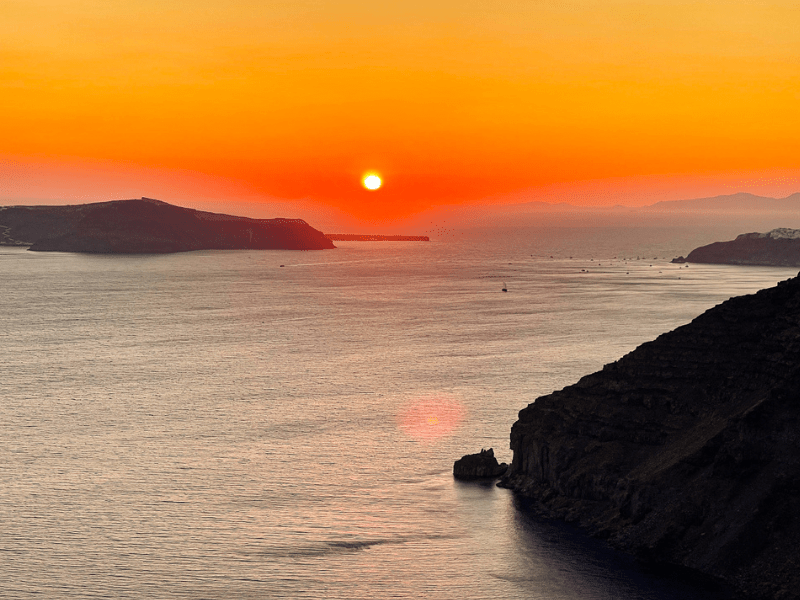 Couché de soleil grec en colo de vacances itinérante spéciale ados