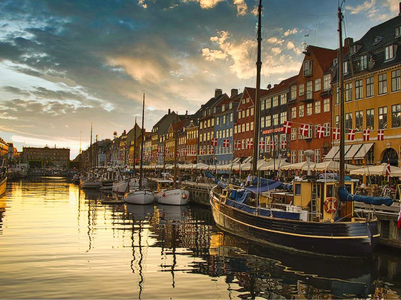 Vue sur les canaux à Copenhague cet été