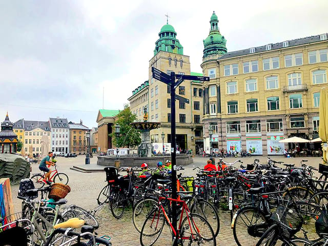 vélos à copenhague en ville