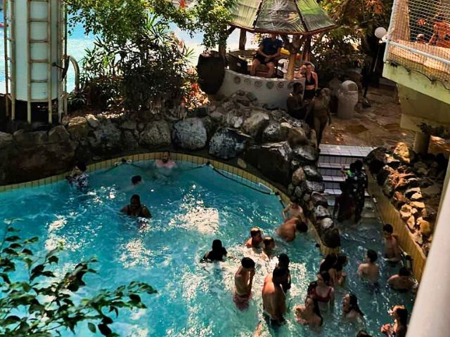 Piscine en colo de vacances à Europa park cet été