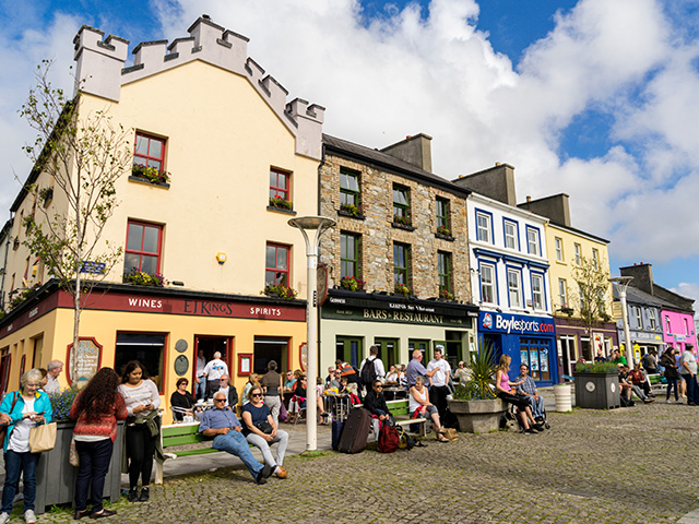 Village de Clifden en colonie de vacances en Irlande été