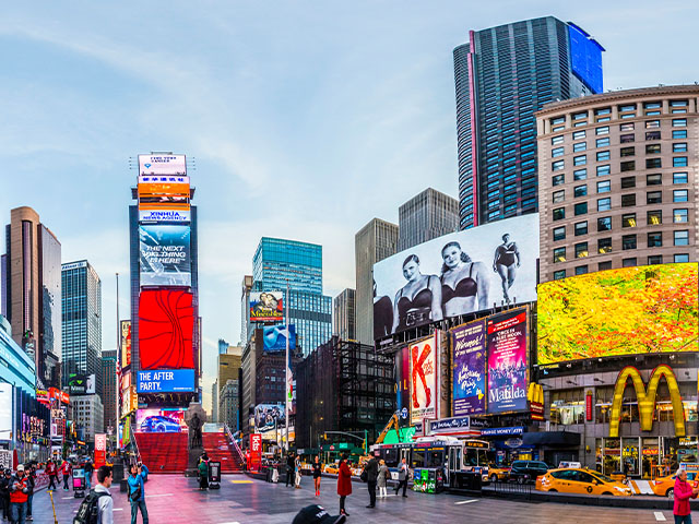 Times Square endroit célèbre et animé connu mondialement colo été